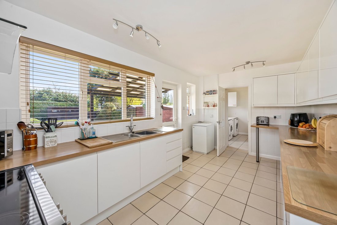 Bungalow in Ifold, England 5 - 17537898