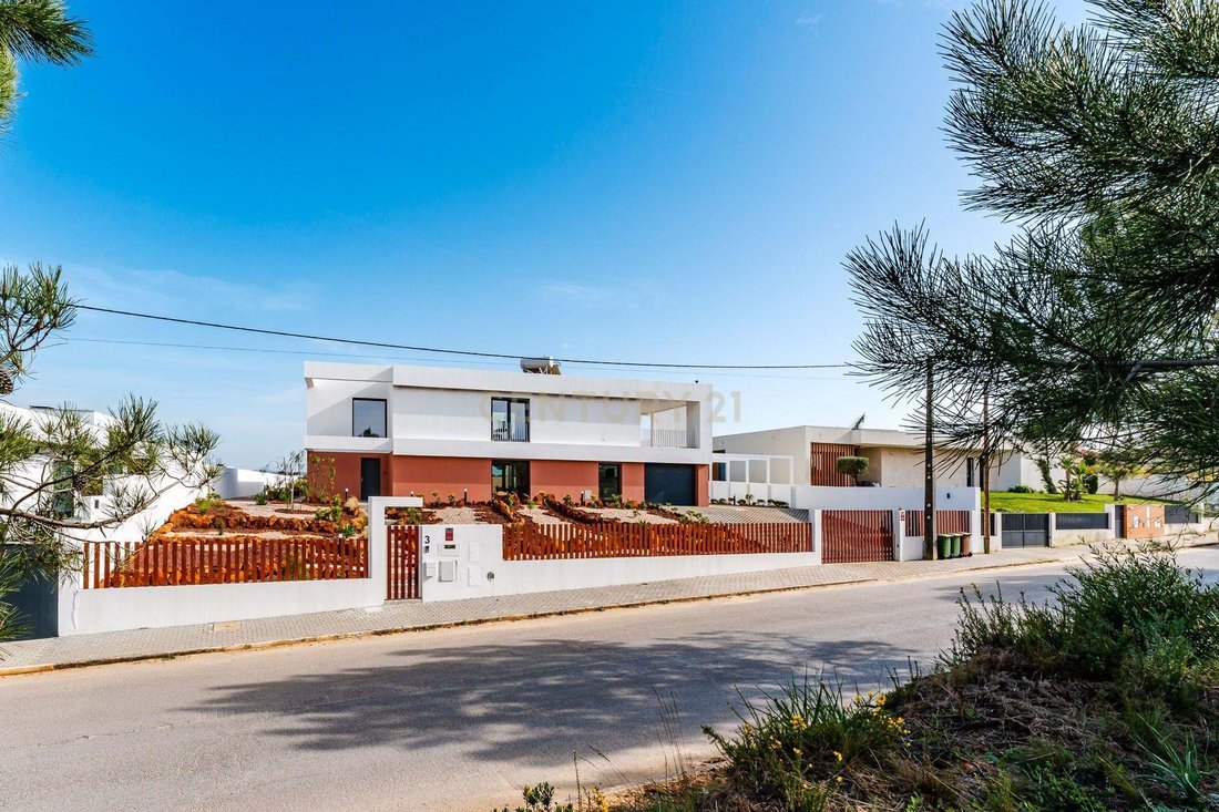 Villa in Fernao Ferro, Setubal, Portugal 1 - 16970802