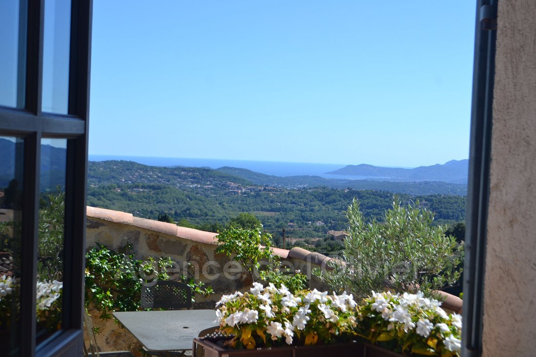 Villa in Châteauneuf-Grasse, Provence-Alpes-Côte d'Azur, France 2 - 17537572