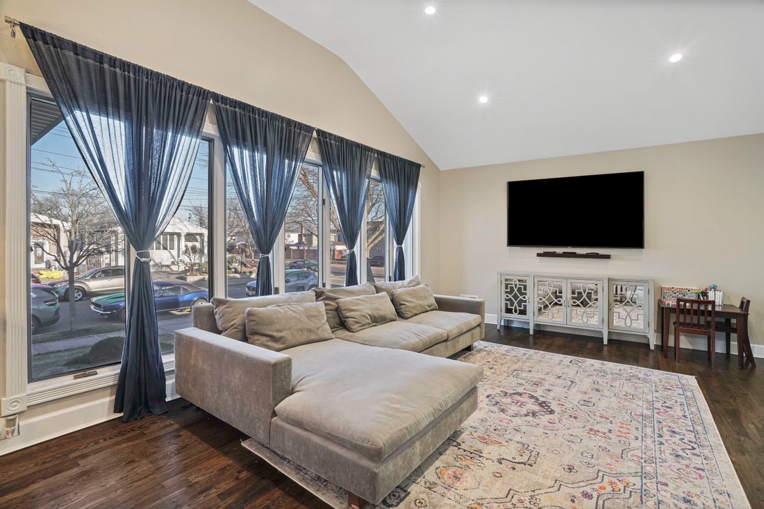 House in New York, New York, United States 3 - 17538678