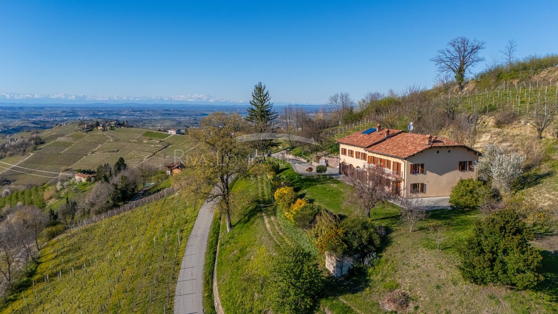 Villa in Mango, Piedmont, Piedmont, Italy 2 - 14985236