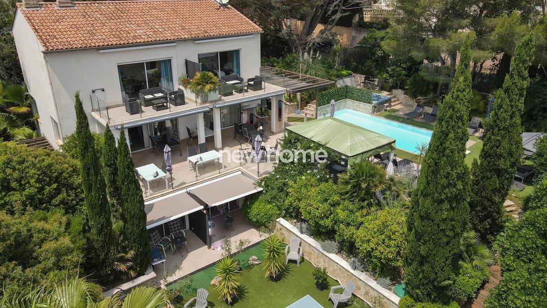Villa in Les Issambres, Roquebrune-sur-Argens, France 4 - 17504648