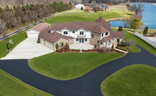 House in Holly, Michigan, United States 1