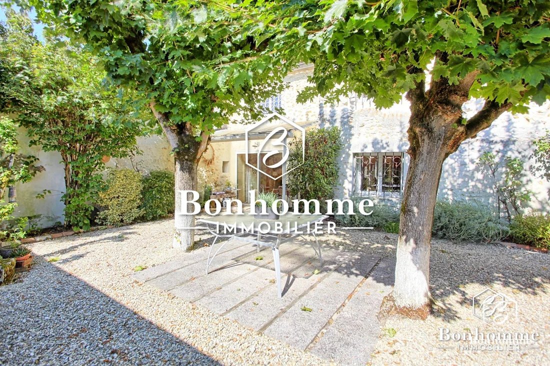 House in Saint-Selve, Nouvelle-Aquitaine, France 1 - 15605562