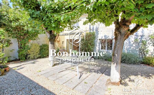 House in Saint-Selve, Nouvelle-Aquitaine, France 1