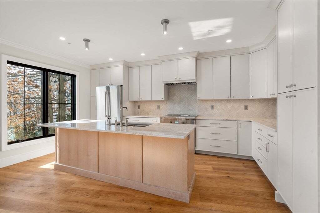 Condo in Boston, Massachusetts, United States 3 - 17397478