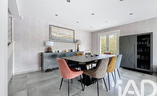 19th Century Château With 4,34 Hectare Wooded Park Swimming Pool Burgundy, Near Beaune