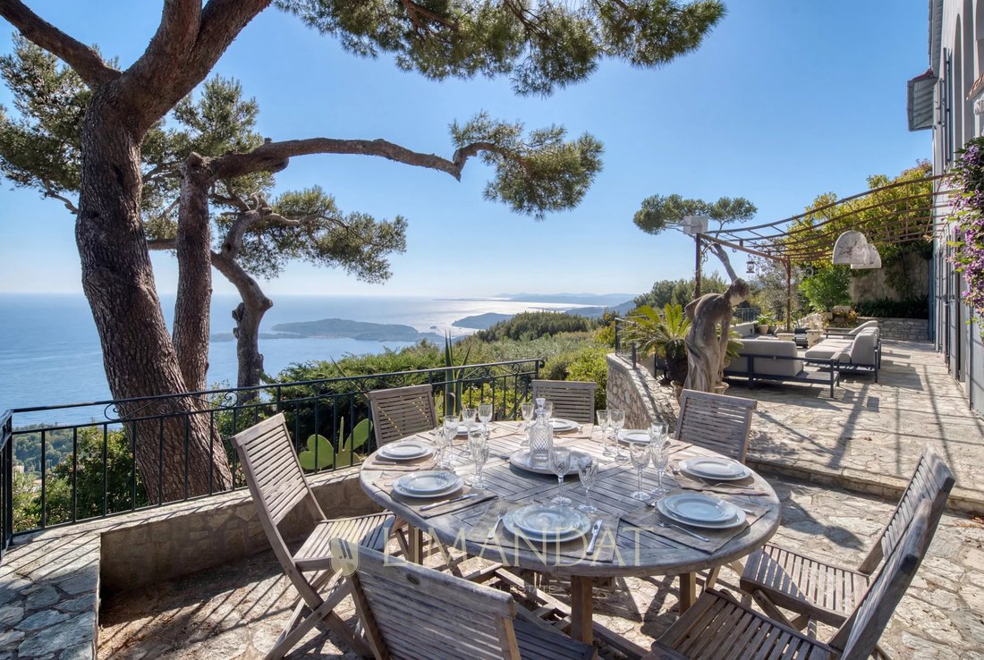 Villa in Èze, Provence-Alpes-Côte d'Azur, France 2 - 17539928