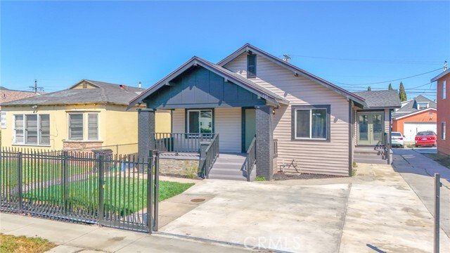 Los Angeles, California, United States 5 - 17540931