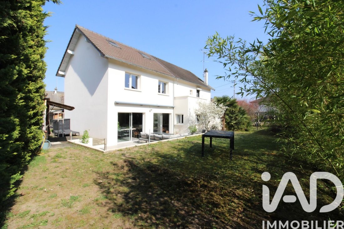House in Verneuil-sur-Seine, Ile-de-France, France 1 - 17545738