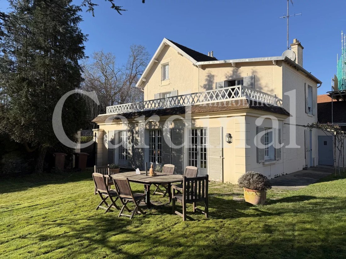 House in Le Village, Noisy-le-Roi, France 5 - 17402166