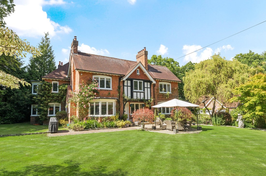 House in Burley, England 1 - 17542751