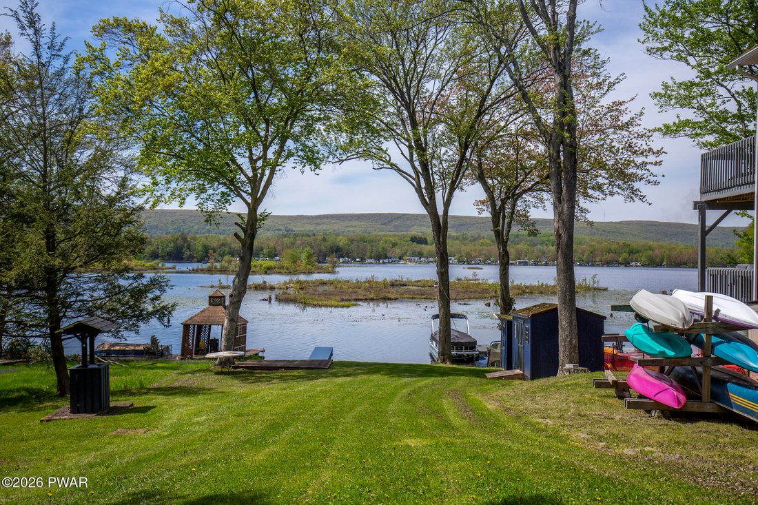 House in Lake Ariel, Pennsylvania, United States 3 - 15641214