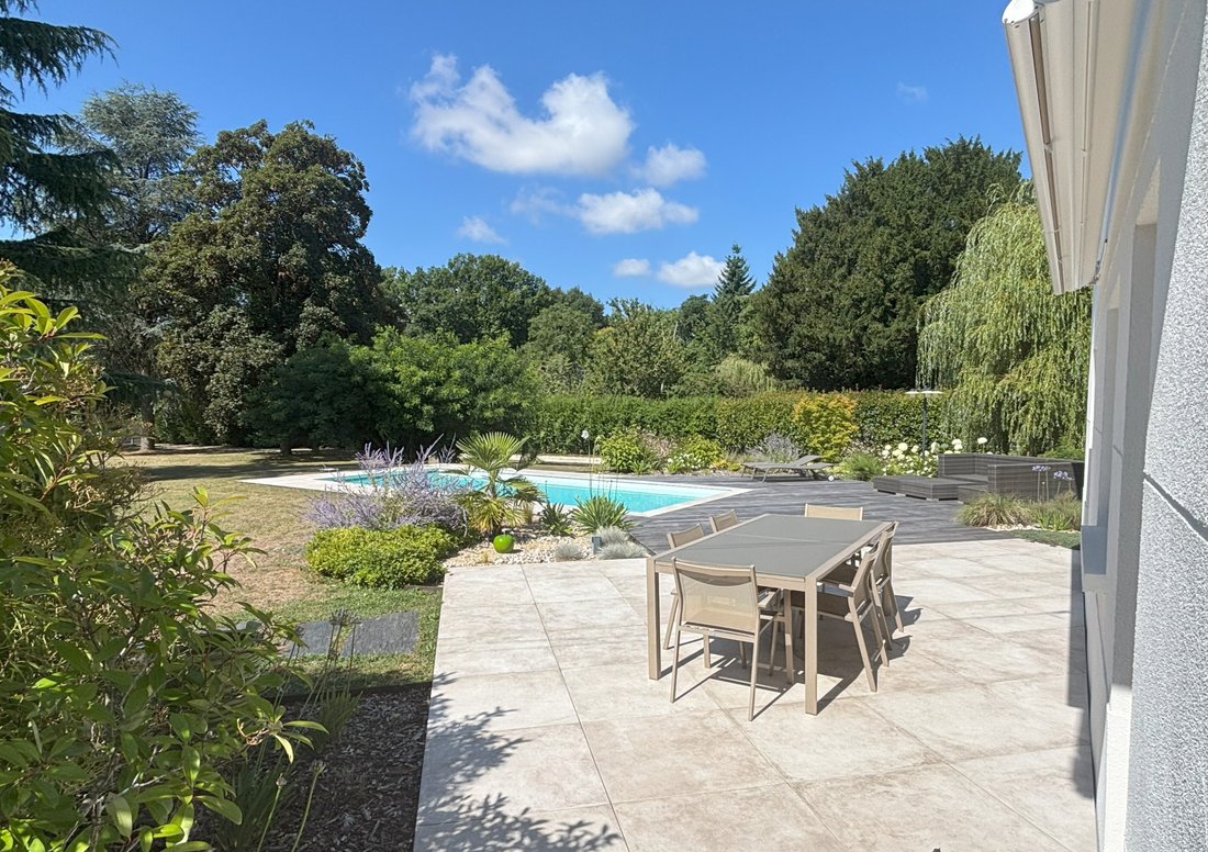 Estate in Tours, Centre-Val de Loire, France 3 - 17540671