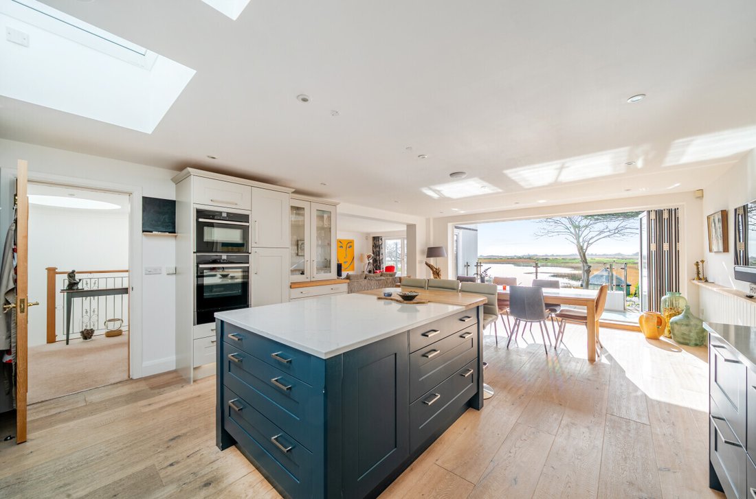 House in Highcliffe, England 4 - 17539747