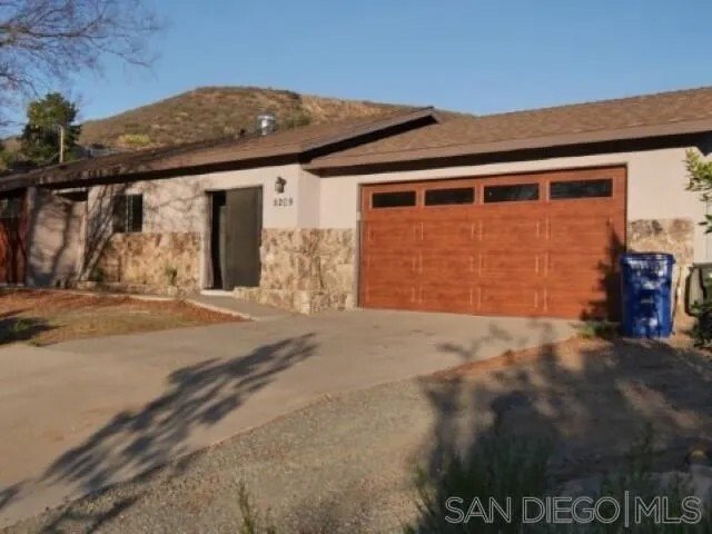 Santee, California, United States 2 - 17543121