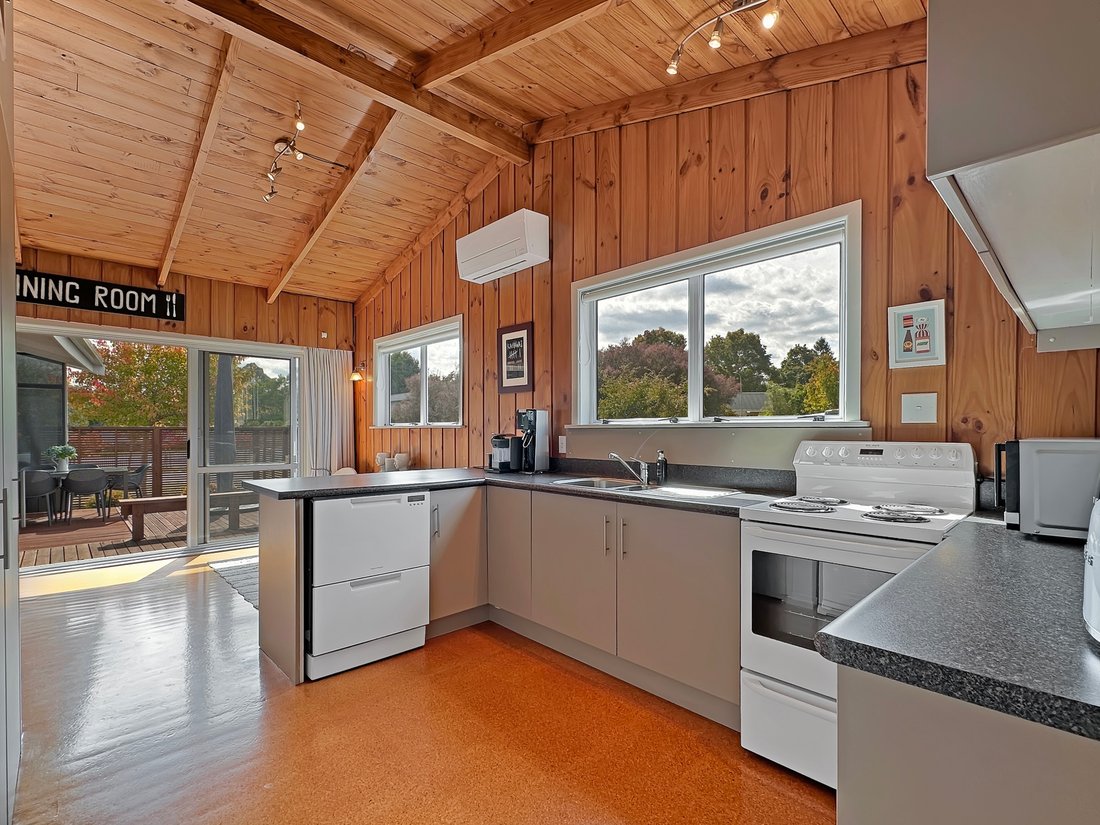 Kinloch, Waikato, New Zealand 5 - 17539200