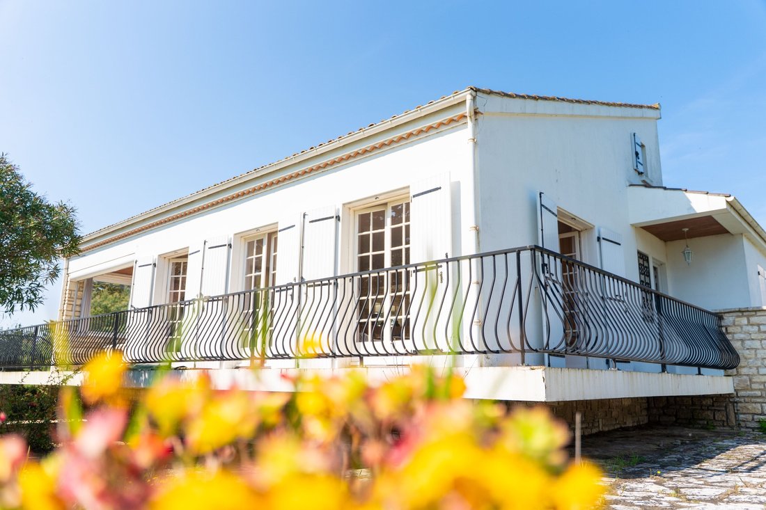 House in La Bree-les-Bains, Nouvelle-Aquitaine, France 2 - 17544321