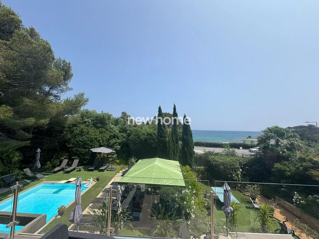 Villa in Les Issambres, Roquebrune-sur-Argens, France 3 - 17504648
