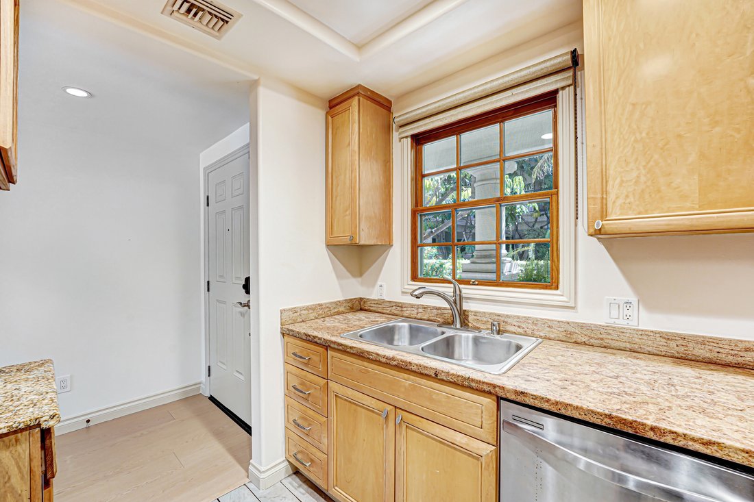 Condo in Altadena, California, United States 4 - 17539202