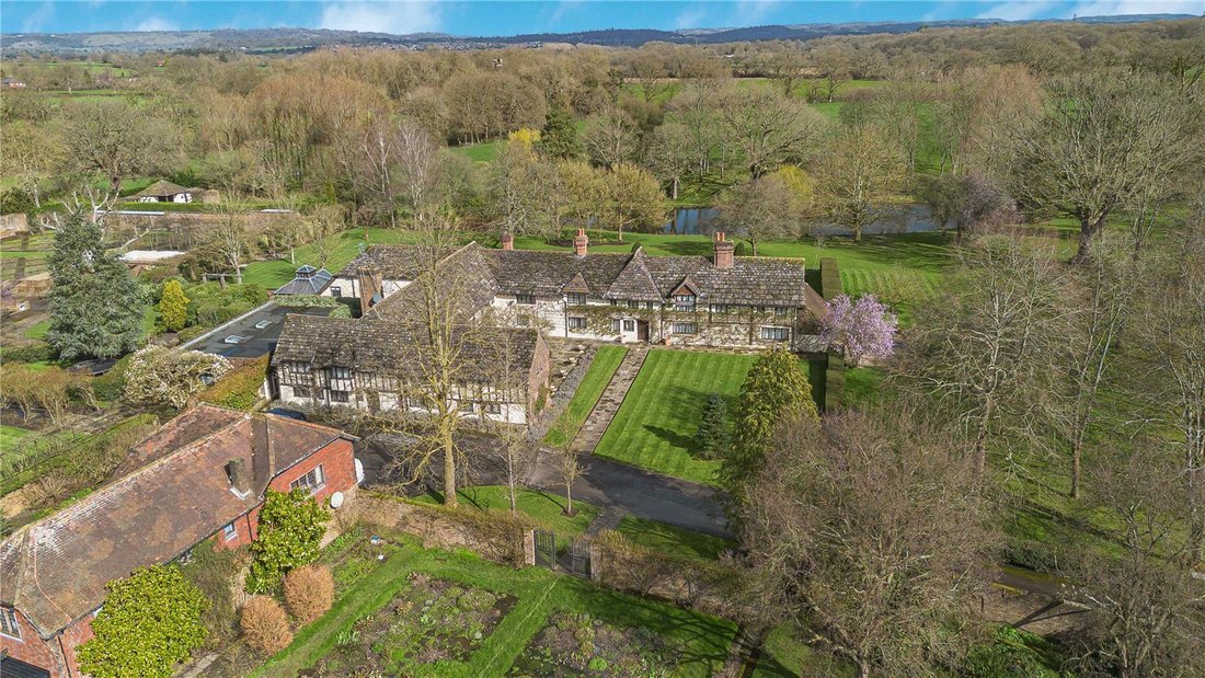 Maison en Povey Cross, Charlwood, Angleterre 1 - 17540960