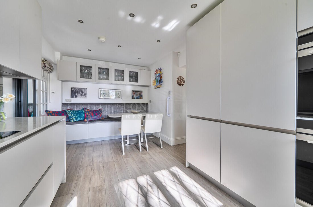 House in Bushey, Hertsmere, England 3 - 17542672