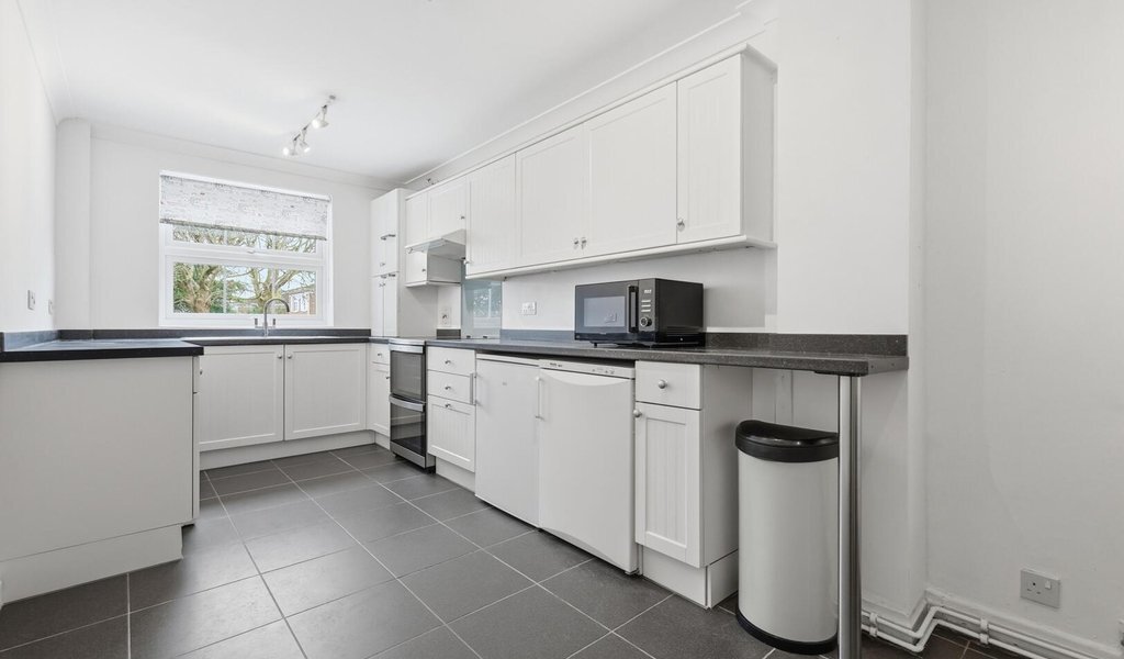 House in Loughton, England 3 - 17542671