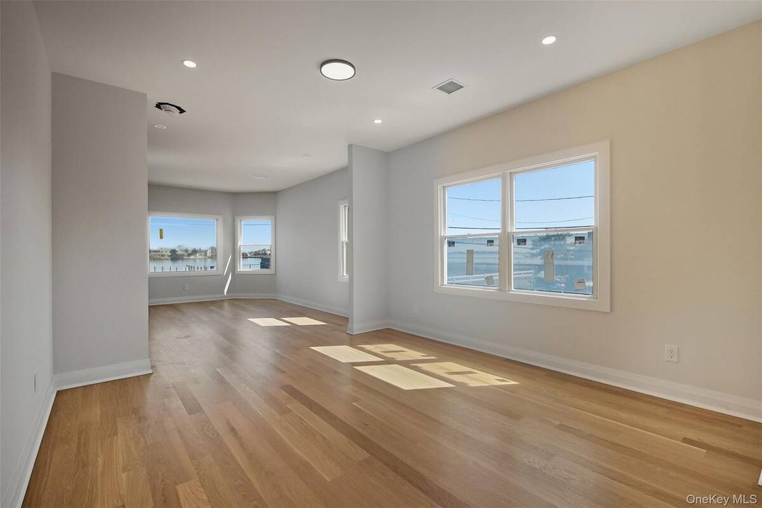 House in Massapequa, New York, United States 3 - 16366928
