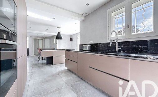 19th Century Château With 4,34 Hectare Wooded Park Swimming Pool Burgundy, Near Beaune