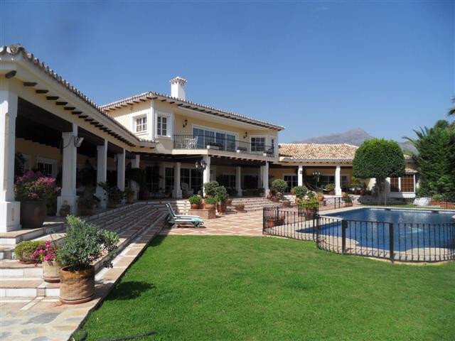 Villa in La Quinta, Benahavis, Andalusia 1 - 11284940