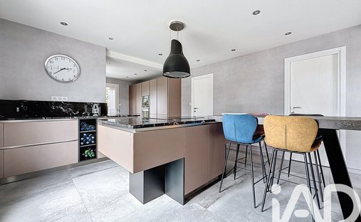 19th Century Château With 4,34 Hectare Wooded Park Swimming Pool Burgundy, Near Beaune