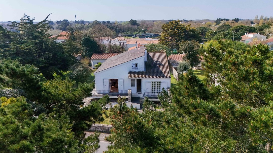 House in La Bree-les-Bains, Nouvelle-Aquitaine, France 1 - 17544321