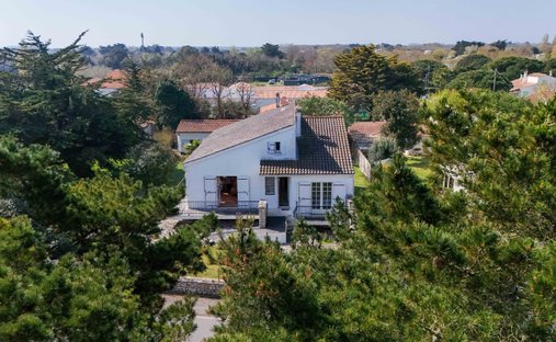 House in La Bree-les-Bains, Nouvelle-Aquitaine, France 1