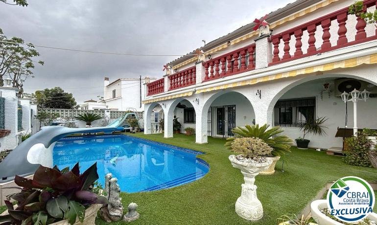Townhouse in Empuriabrava, Catalonia, Spain 1 - 17542818
