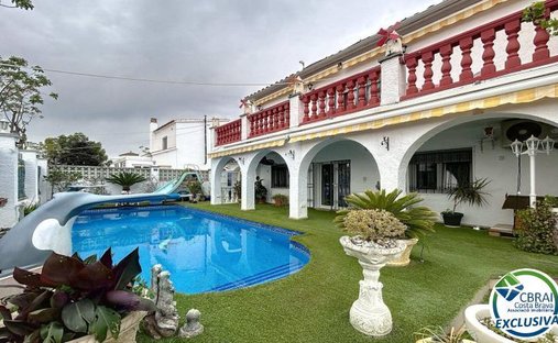 Stadthaus in Empuriabrava, Katalonien, Spanien 1