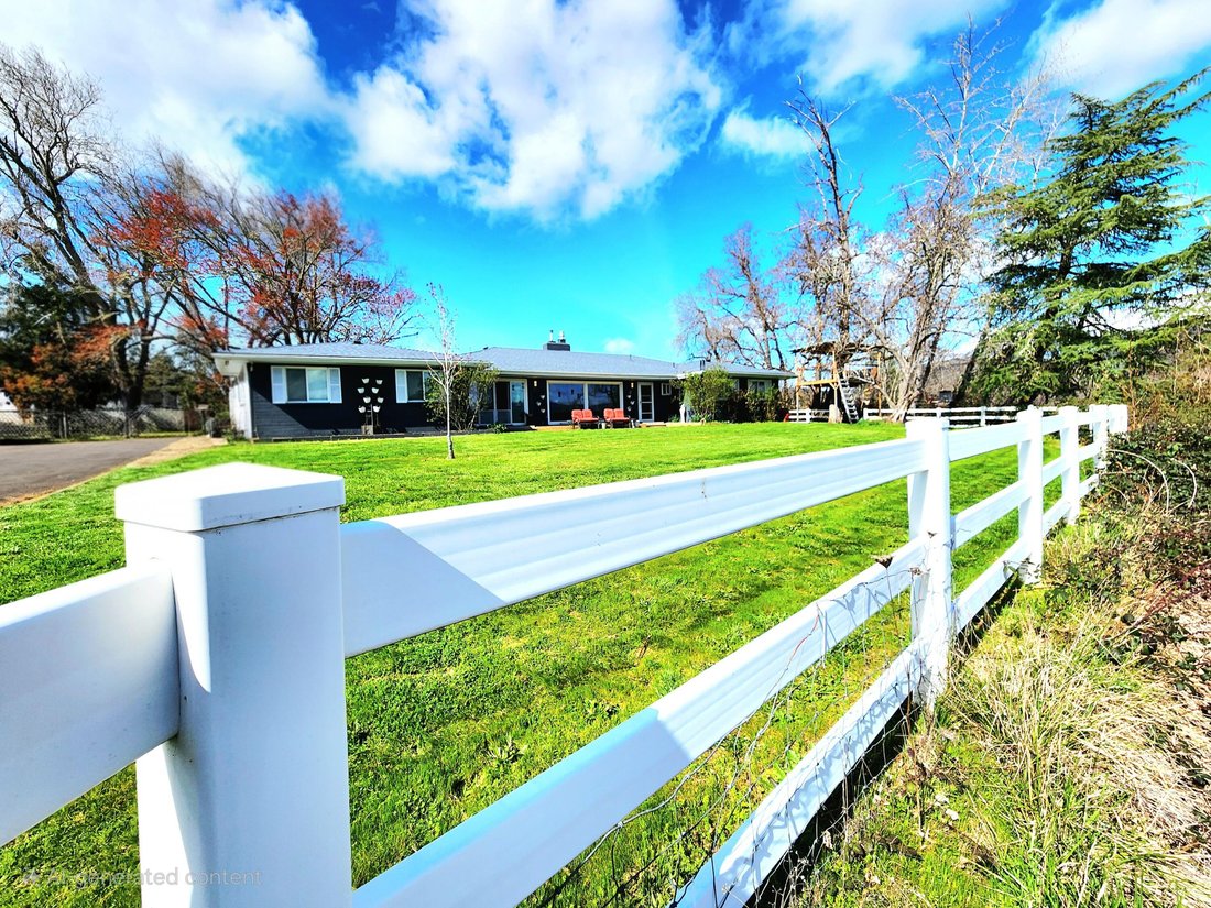 House in Eagle Point, Oregon, United States 2 - 17542551
