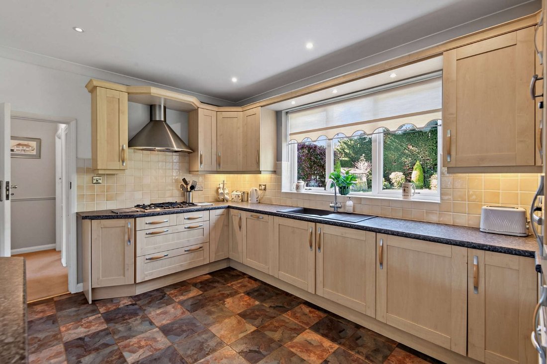 House in Sunningdale, England 3 - 17540248