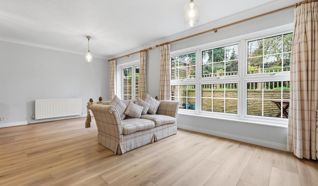 House in Loughton, England 2 - 17542671