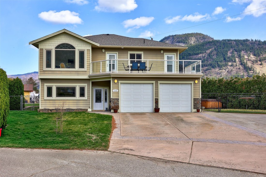 House in Chase, British Columbia, Canada 1 - 17544632