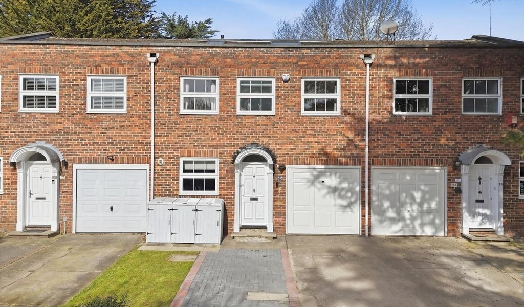 House in Loughton, England 1 - 17542671