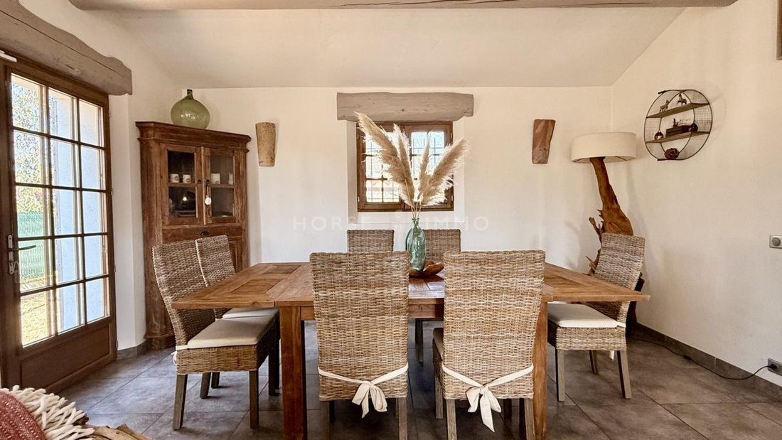 Villa in Saintes-Maries-de-la-Mer, Provence-Alpes-Côte d'Azur, France 4 - 17539643