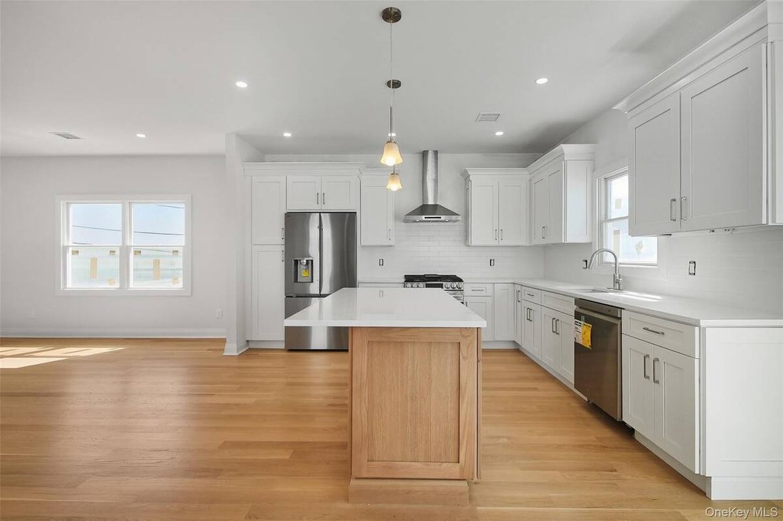 House in Massapequa, New York, United States 5 - 16366928