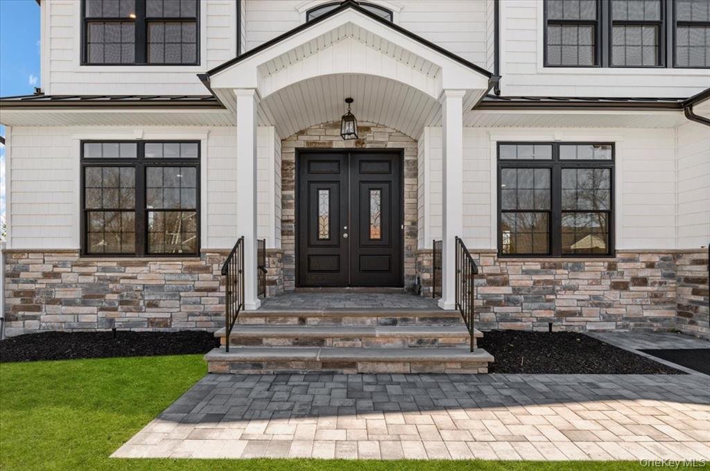 House in Old Bethpage, New York, United States 3 - 17539468