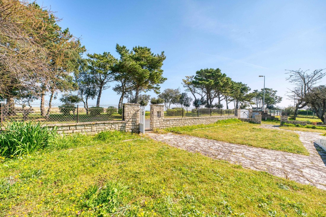 House in La Bree-les-Bains, Nouvelle-Aquitaine, France 4 - 17544321