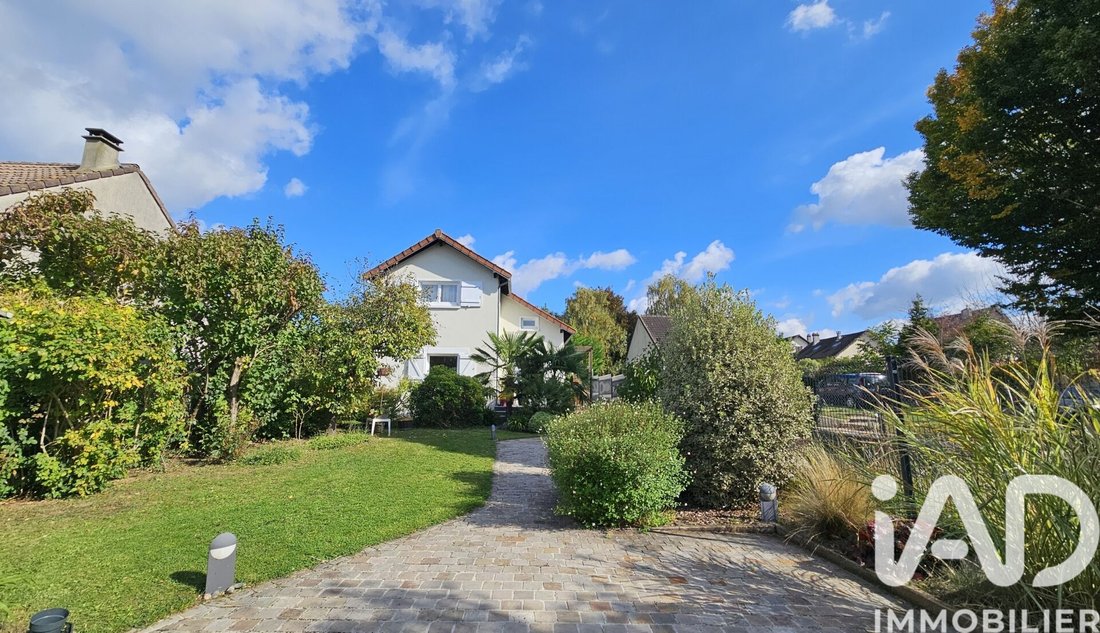 House in Sucy-en-Brie, Ile-de-France, France 1 - 17545694