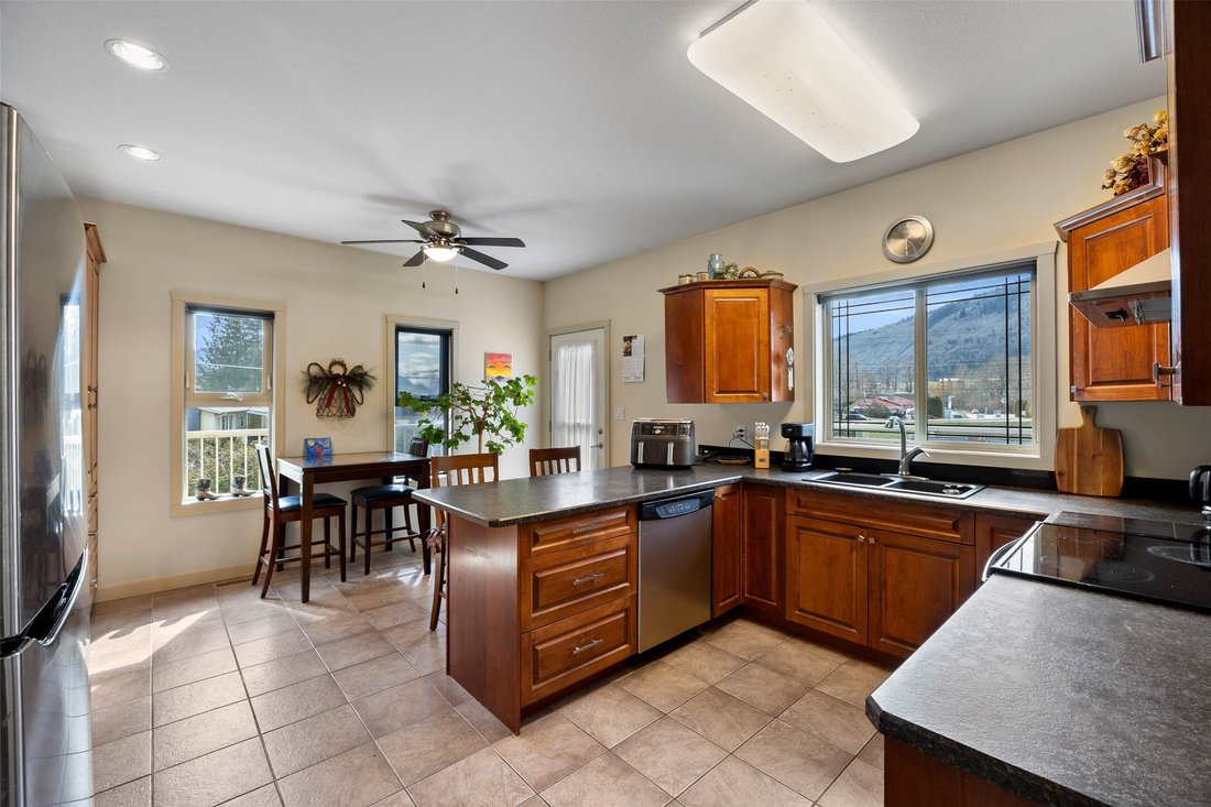 House in Chase, British Columbia, Canada 4 - 17544632