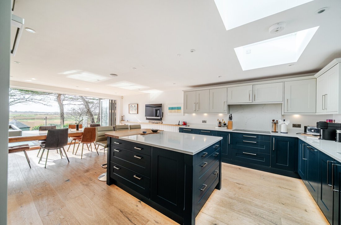 House in Highcliffe, England 3 - 17539747