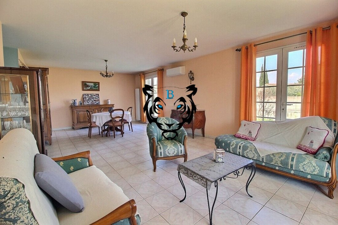 House in Partie Nord-Ferrieres-Cadenades-Rouviere, Le Muy, France 3 - 17543306