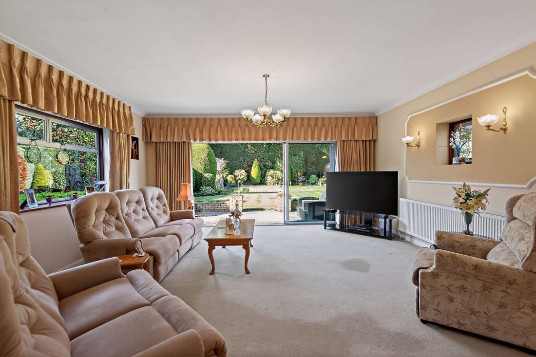 House in Sunningdale, England 2 - 17540248