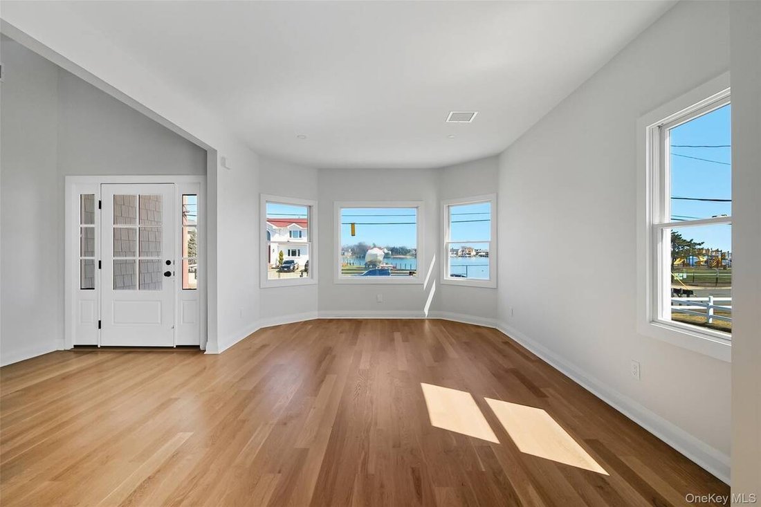 House in Massapequa, New York, United States 2 - 16366928